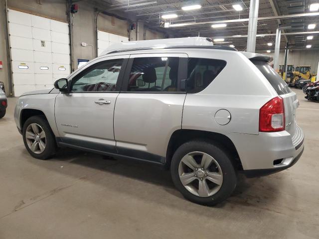 1J4NF1FB6BD263828 - 2011 JEEP COMPASS SPORT Argent photo 2
