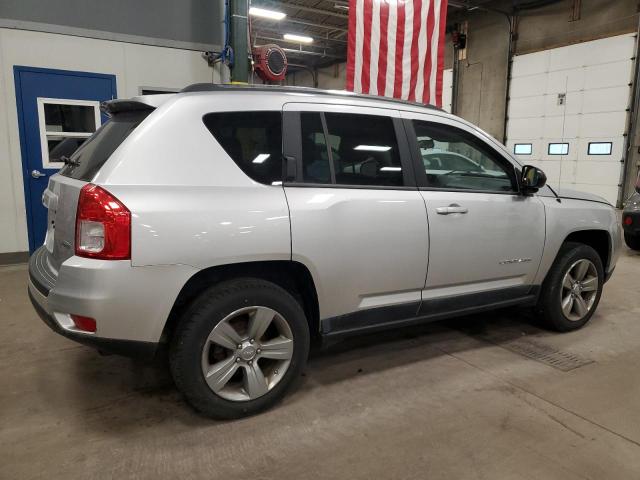 1J4NF1FB6BD263828 - 2011 JEEP COMPASS SPORT Argent photo 3