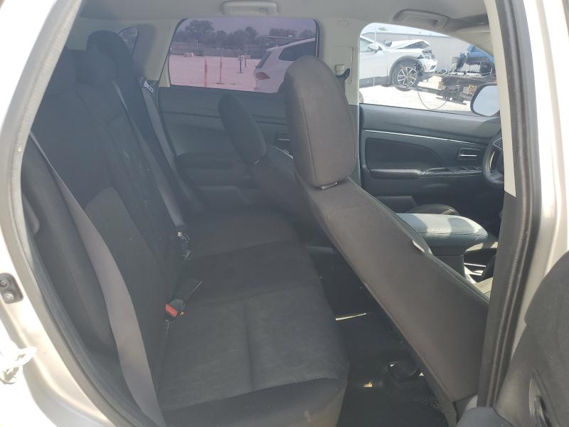 JA4AP3AU7LU012141 - 2020 MITSUBISHI OUTLANDER ES 银色 照片 11