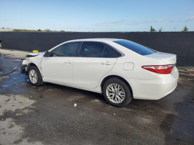 4T1BF1FK4GU527964 - 2016 TOYOTA CAMRY LE WHITE photo 2