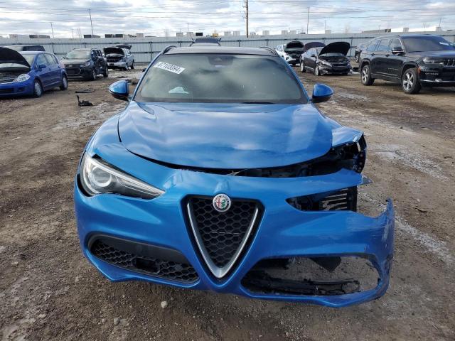 ZASFAKNN3J7B98256 - 2018 ALFA ROMEO STELVIO TI SPORT BLUE photo 5