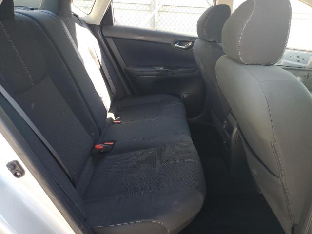 3N1AB7AP0JY281777 - 2018 NISSAN SENTRA S 银色 照片 10