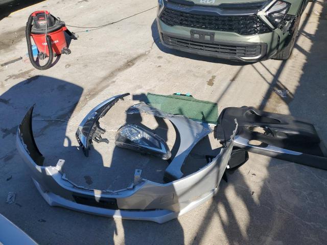 3N1AB7AP0JY281777 - 2018 NISSAN SENTRA S 银色 照片 12