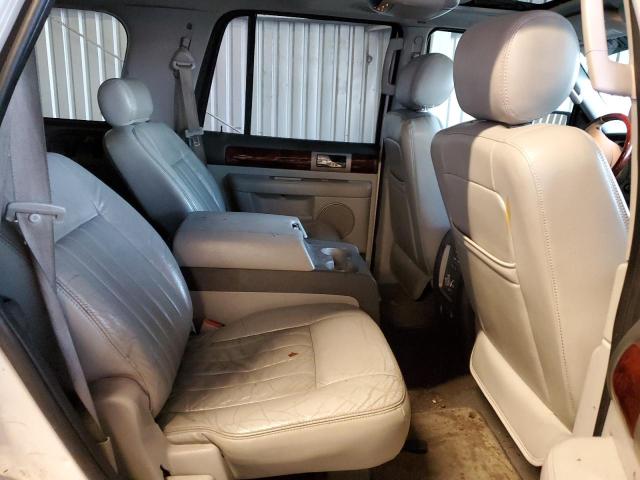 5LMFU28R74LJ12806 - 2004 LINCOLN NAVIGATOR 白色 照片 11