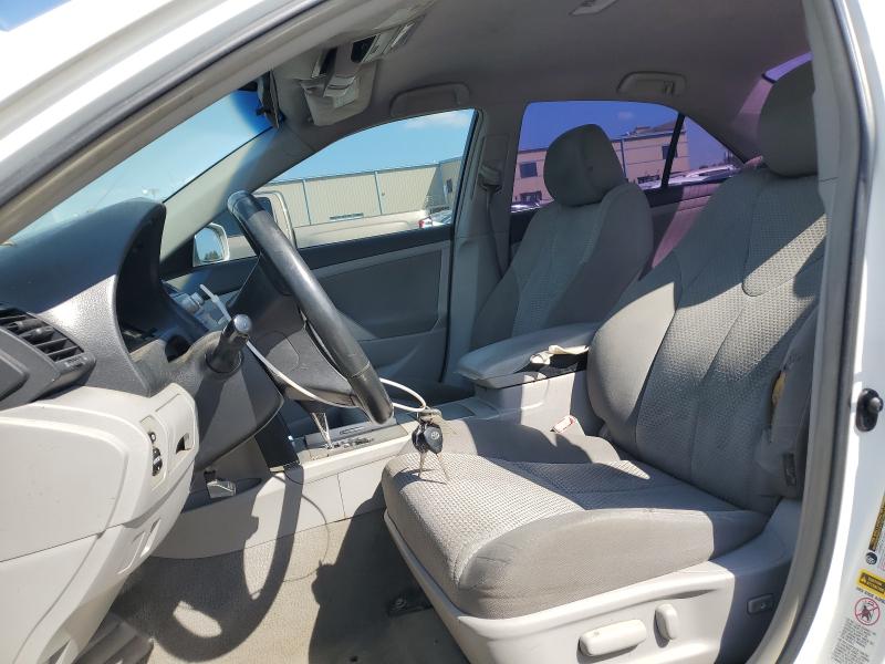 4T1BF3EK5AU556068 - 2010 TOYOTA CAMRY BASE WHITE photo 7