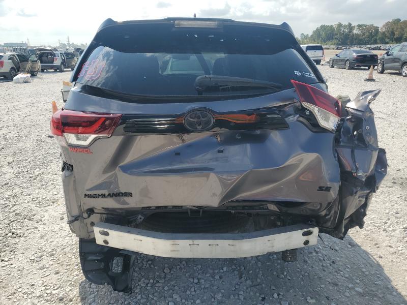 5TDKZRFH6KS322433 - 2019 TOYOTA HIGHLANDER SE GRAY photo 6