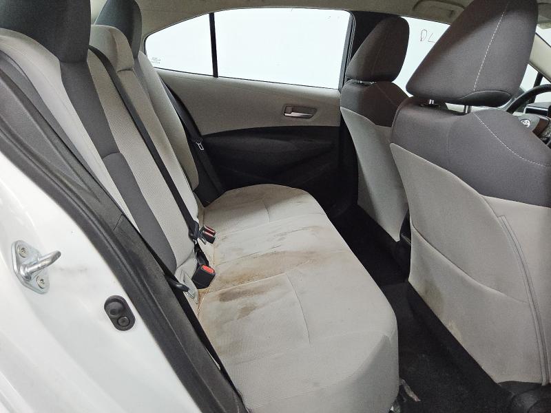 5YFEPMAE8MP195585 - 2021 TOYOTA COROLLA LE WHITE photo 10