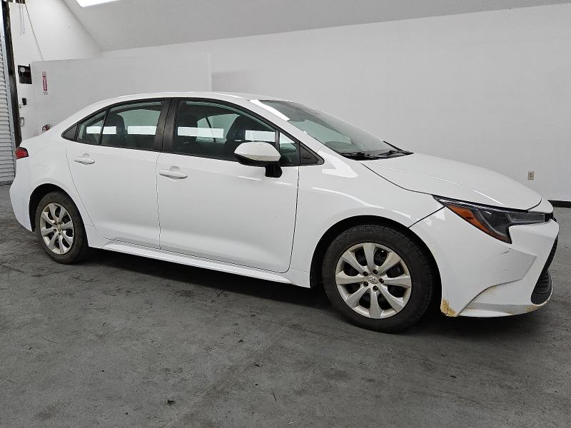 5YFEPMAE8MP195585 - 2021 TOYOTA COROLLA LE WHITE photo 4
