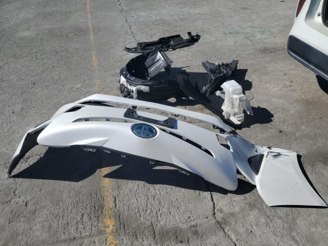 JTDKBRFU7H3563428 - 2017 TOYOTA PRIUS WHITE photo 12