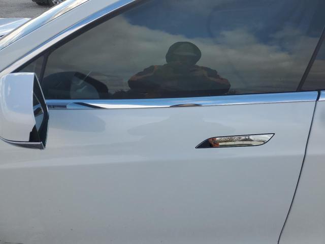 5YJSA1E1XHF205691 - 2017 TESLA MODEL S Weiß Foto 7