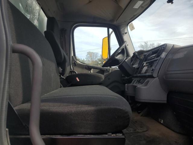 1FVACWDU0HHHW8545 - 2017 FREIGHTLINER M2 106 MEDIUM DUTY WHITE photo 6