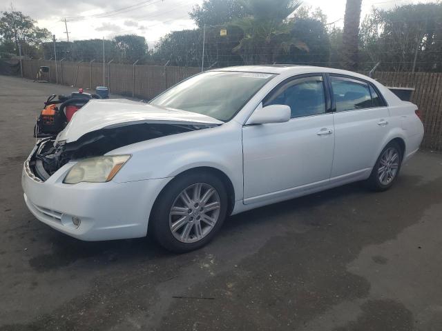 2005 TOYOTA AVALON XL, 
