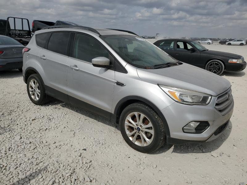 1FMCU0GD6JUA74037 - 2018 FORD ESCAPE SE Silber Foto 4