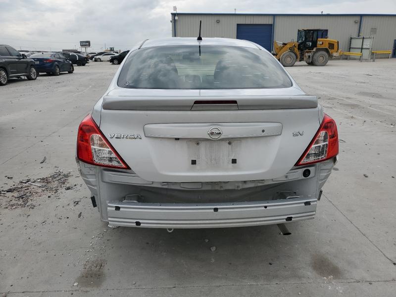 3N1CN7AP5KL818142 - 2019 NISSAN VERSA S ვერცხლისფერი ფოტო 6