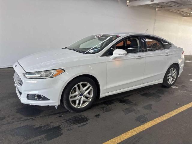 3FA6P0H70FR129667 - 2015 FORD FUSION SE WHITE photo 2