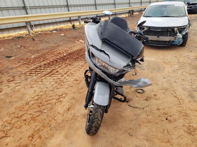 1HD1KH71XRB651938 - 2024 HARLEY-DAVIDSON FLTRX 灰色 照片 2