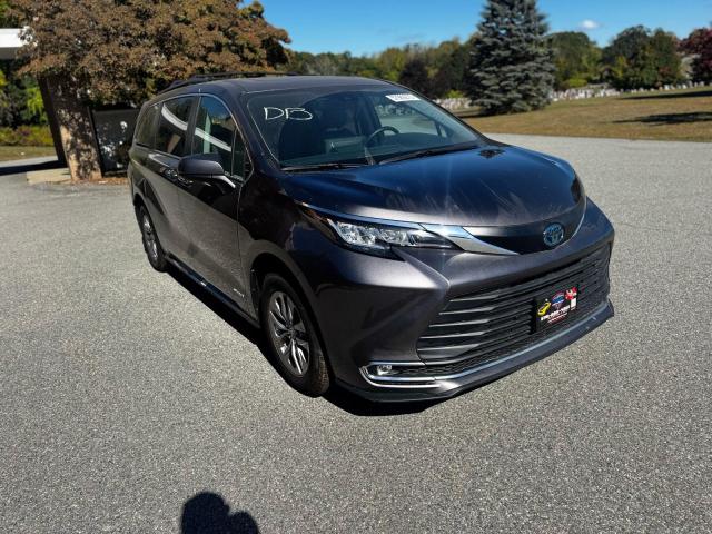 2021 TOYOTA SIENNA XLE, 
