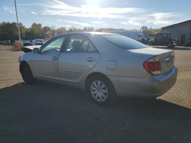 4T1BE32K25U412846 - 2005 TOYOTA CAMRY LE SILVER photo 2