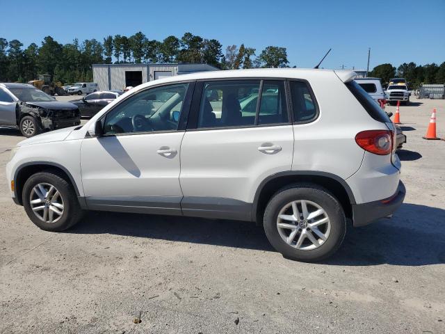 WVGAV7AX8BW525930 - 2011 VOLKSWAGEN TIGUAN S WHITE photo 2