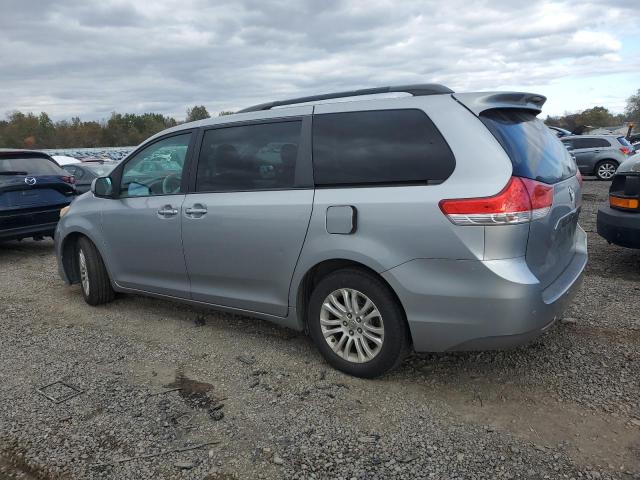 5TDYK3DC2BS086656 - 2011 TOYOTA SIENNA XLE SILVER photo 2
