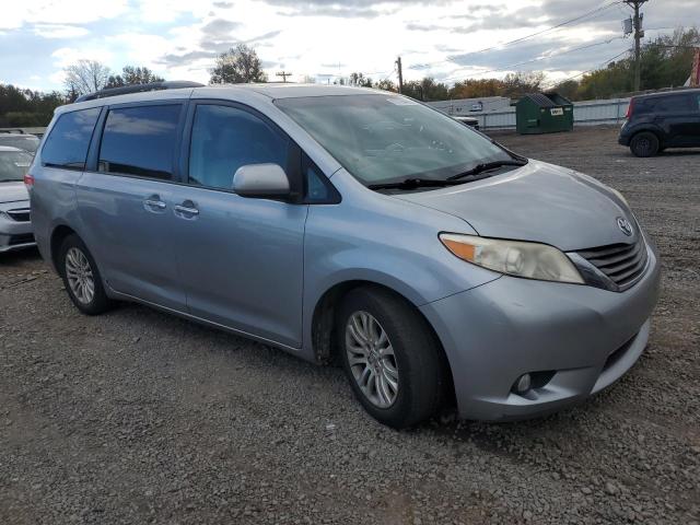 5TDYK3DC2BS086656 - 2011 TOYOTA SIENNA XLE SILVER photo 4