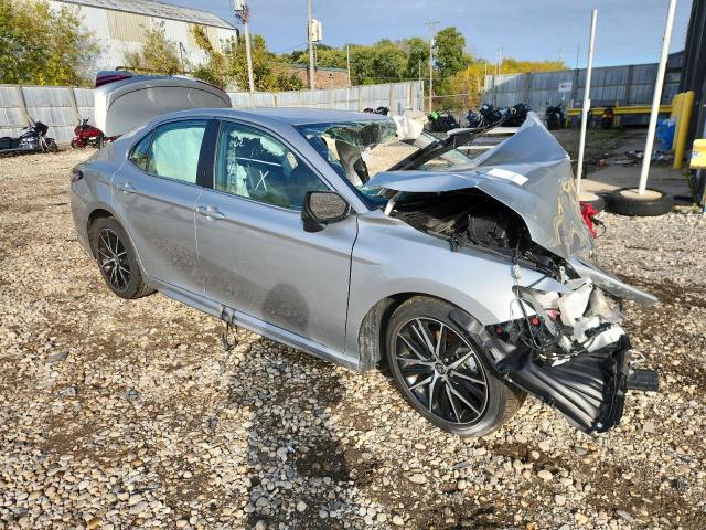 4T1G11AK1RU255209 - 2024 TOYOTA CAMRY SE NIGHT SHADE SILVER photo 4