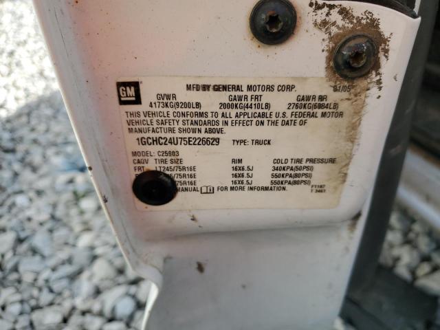 1GCHC24U75E226629 - 2005 CHEVROLET SILVERADO C2500 HEAVY DUTY WHITE photo 12