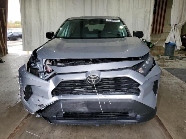 2T3F1RFV2NC262489 - 2022 TOYOTA RAV4 LE 银色 照片 5