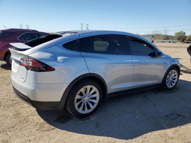 5YJXCBE2XGF017668 - 2016 TESLA MODEL X SILVER photo 3