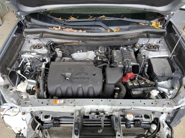 JA4AZ3A30GZ004358 - 2016 MITSUBISHI OUTLANDER SE SILVER photo 12