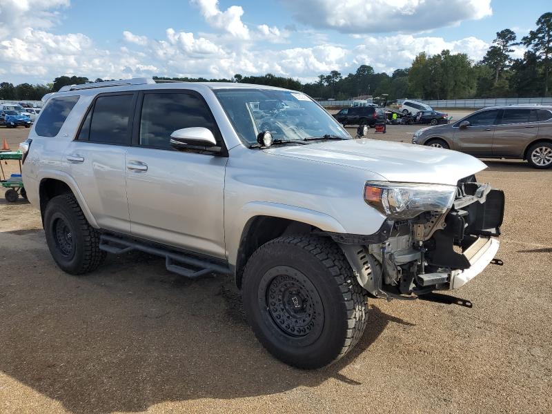 JTEZU5JR1J5191272 - 2018 TOYOTA 4RUNNER SR5 Күміс фото 4