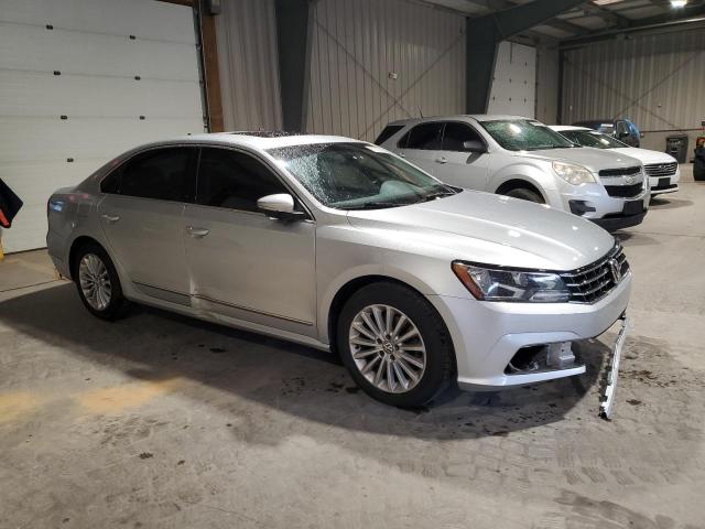 1VWBT7A32HC084458 - 2017 VOLKSWAGEN PASSAT SE SILVER photo 4