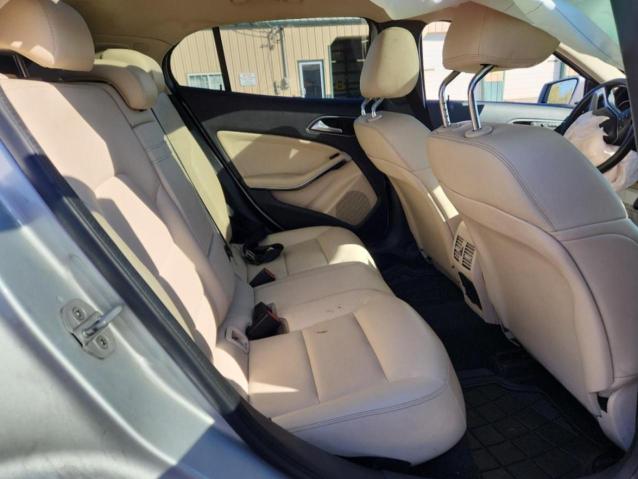 WDCTG4EB1FJ129498 - 2015 MERCEDES-BENZ GLA 250 Արծաթագույն լուսանկար 11