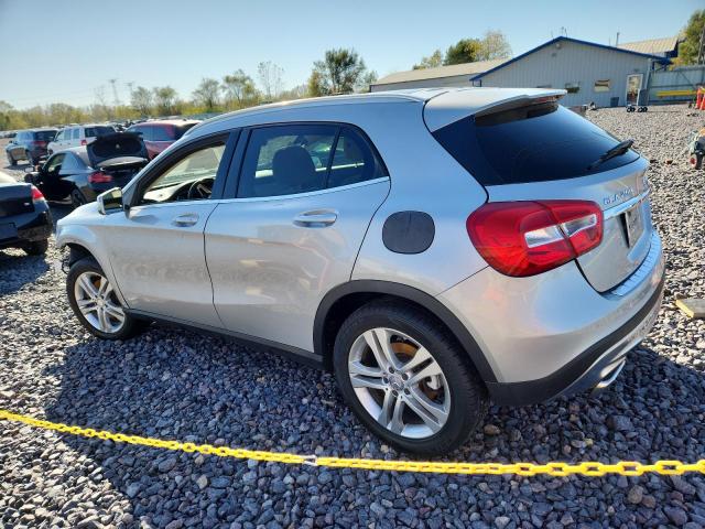 WDCTG4EB1FJ129498 - 2015 MERCEDES-BENZ GLA 250 Արծաթագույն լուսանկար 2