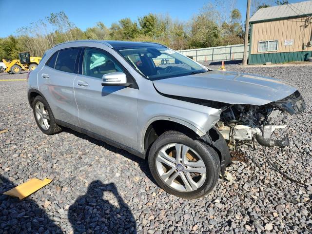 WDCTG4EB1FJ129498 - 2015 MERCEDES-BENZ GLA 250 Արծաթագույն լուսանկար 4