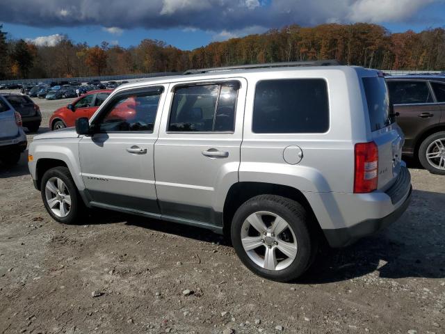 1J4NF1GB2BD100575 - 2011 JEEP PATRIOT SPORT فضي صورة 2
