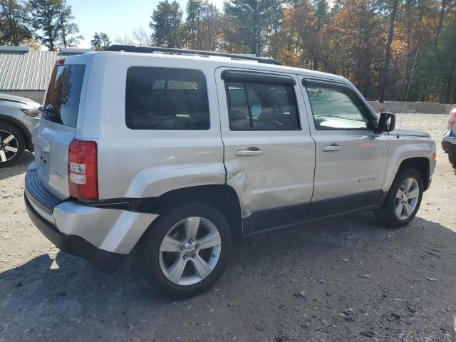 1J4NF1GB2BD100575 - 2011 JEEP PATRIOT SPORT فضي صورة 3