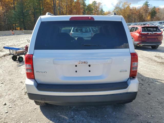 1J4NF1GB2BD100575 - 2011 JEEP PATRIOT SPORT فضي صورة 6