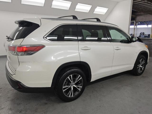 5TDKKRFH8GS135979 - 2016 TOYOTA HIGHLANDER XLE Blanc photo 3