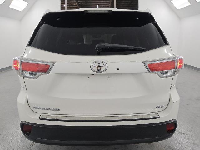 5TDKKRFH8GS135979 - 2016 TOYOTA HIGHLANDER XLE Blanc photo 6