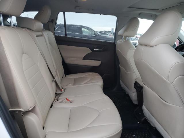 5TDGZRBH4MS109530 - 2021 TOYOTA HIGHLANDER XLE WHITE photo 11