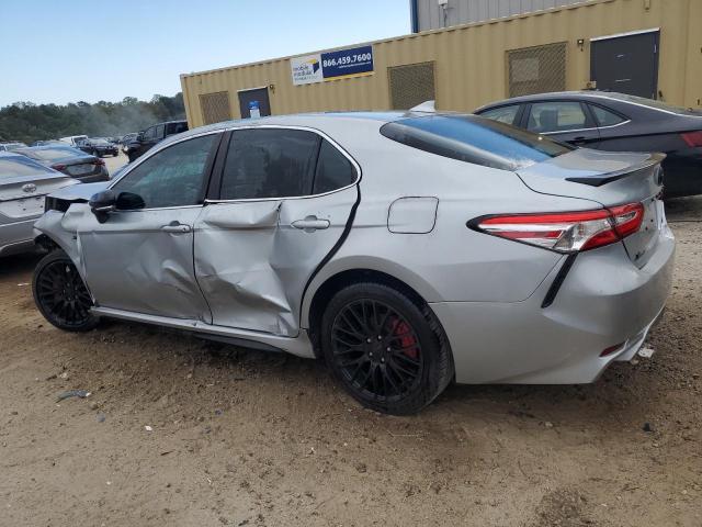 4T1M11AK2LU392105 - 2020 TOYOTA CAMRY SE 银色 照片 2