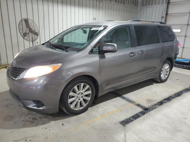 2011 TOYOTA SIENNA LE, 