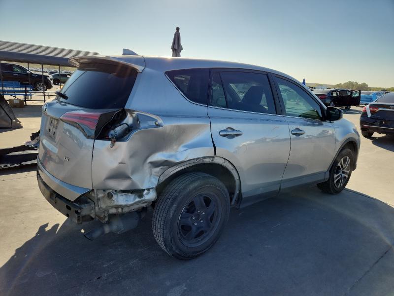 2T3ZFREV4JW469488 - 2018 TOYOTA RAV4 LE Plata foto 3