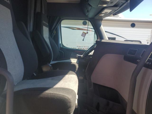 3AKJHHDR6JSJS6722 - 2018 FREIGHTLINER CASCADIA 1 Белый фото 5