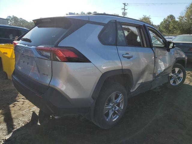 2T3W1RFV6NC203445 - 2022 TOYOTA RAV4 XLE SILVER photo 3