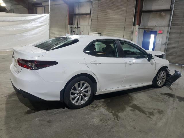 4T1C11BK9NU049739 - 2022 TOYOTA CAMRY LE WHITE photo 3