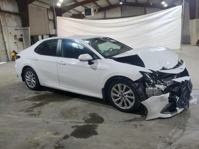 4T1C11BK9NU049739 - 2022 TOYOTA CAMRY LE WHITE photo 4