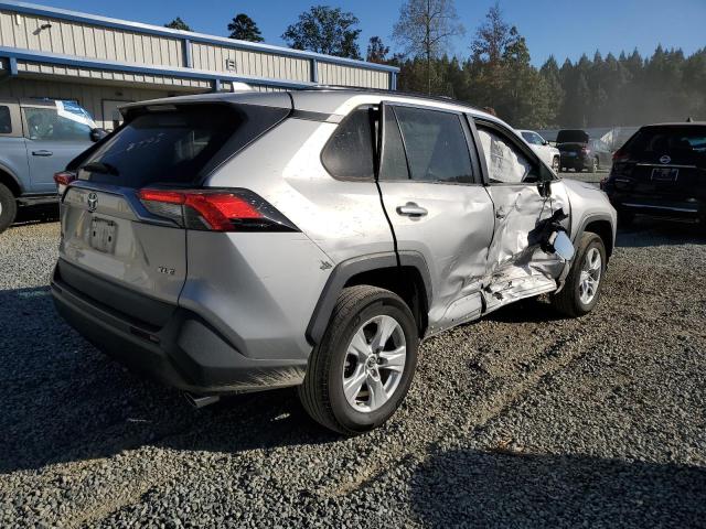 2T3W1RFV5LW093533 - 2020 TOYOTA RAV4 XLE SILVER photo 3