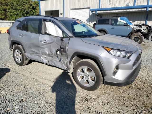 2T3W1RFV5LW093533 - 2020 TOYOTA RAV4 XLE SILVER photo 4